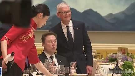 晚宴现场，美国表态了
5月14日晚间，特朗普在欢迎宴会上发表了致辞。

他首先回