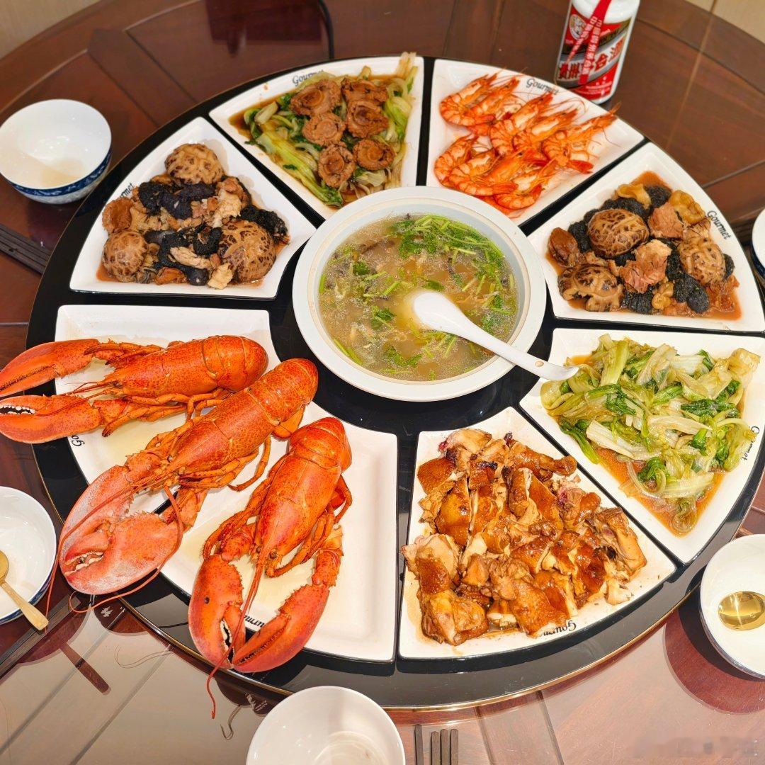 年夜饭简简单单啦，大家新年快乐 