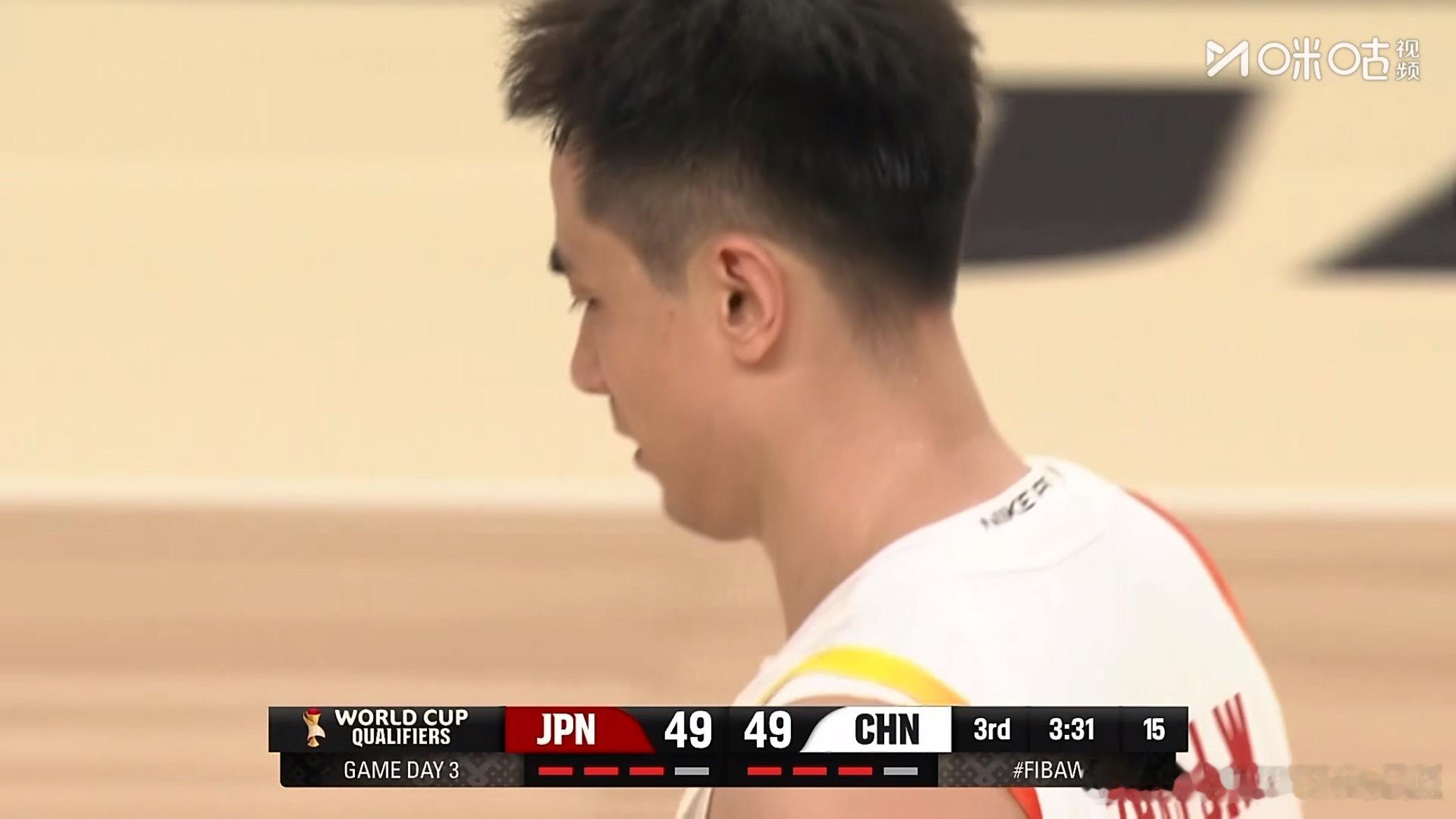 平了平了 中国队下半场的调整太及时了 一波16:2的进攻高潮打懵日本队。。。中国