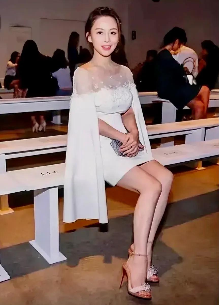 潘晓婷，41岁的她，名号九球天后，身价10亿、貌美如花的她依然未婚，择偶的标准又