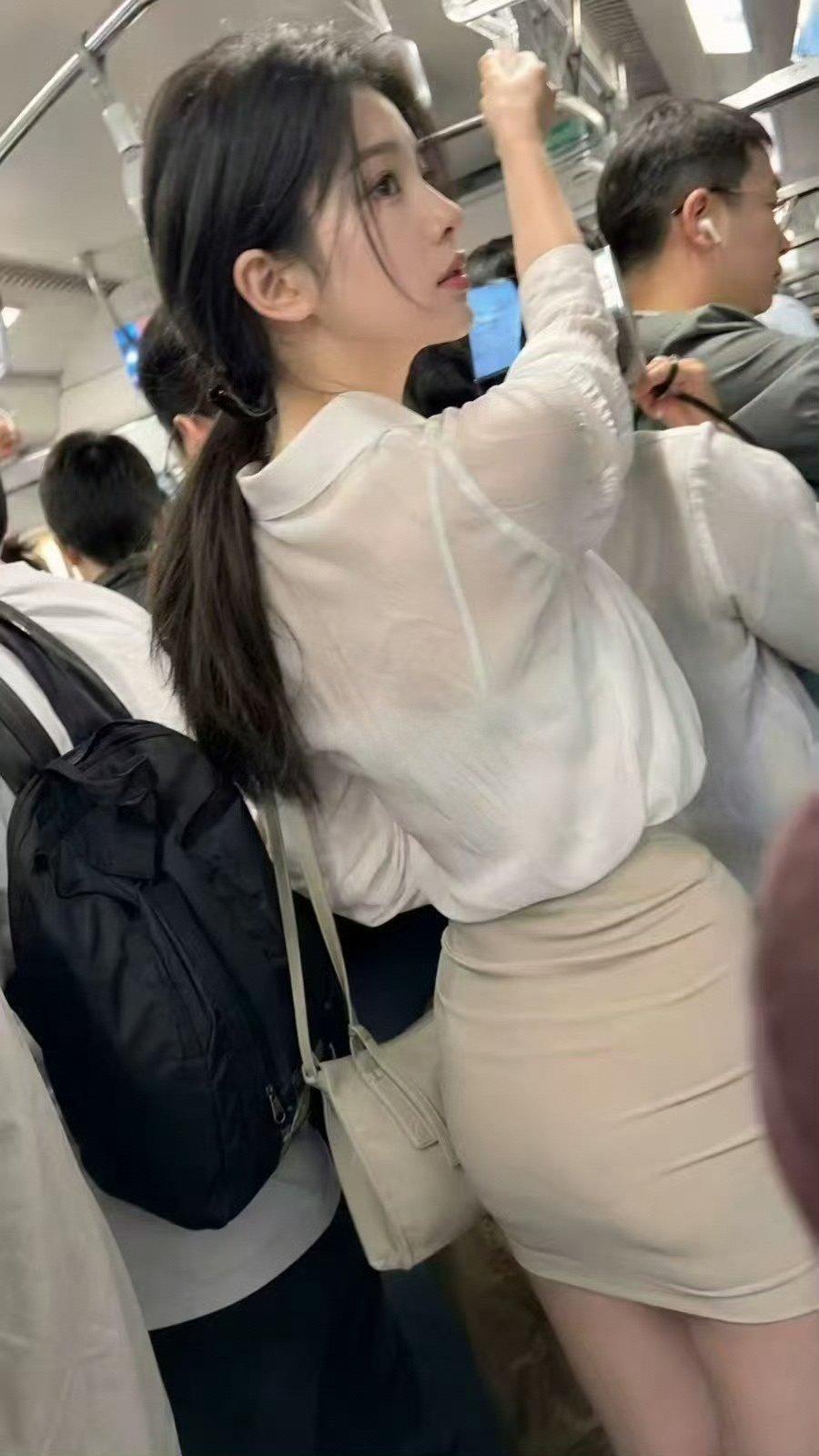 军师，地铁上遇到这种情况，我要怎么做嘞。