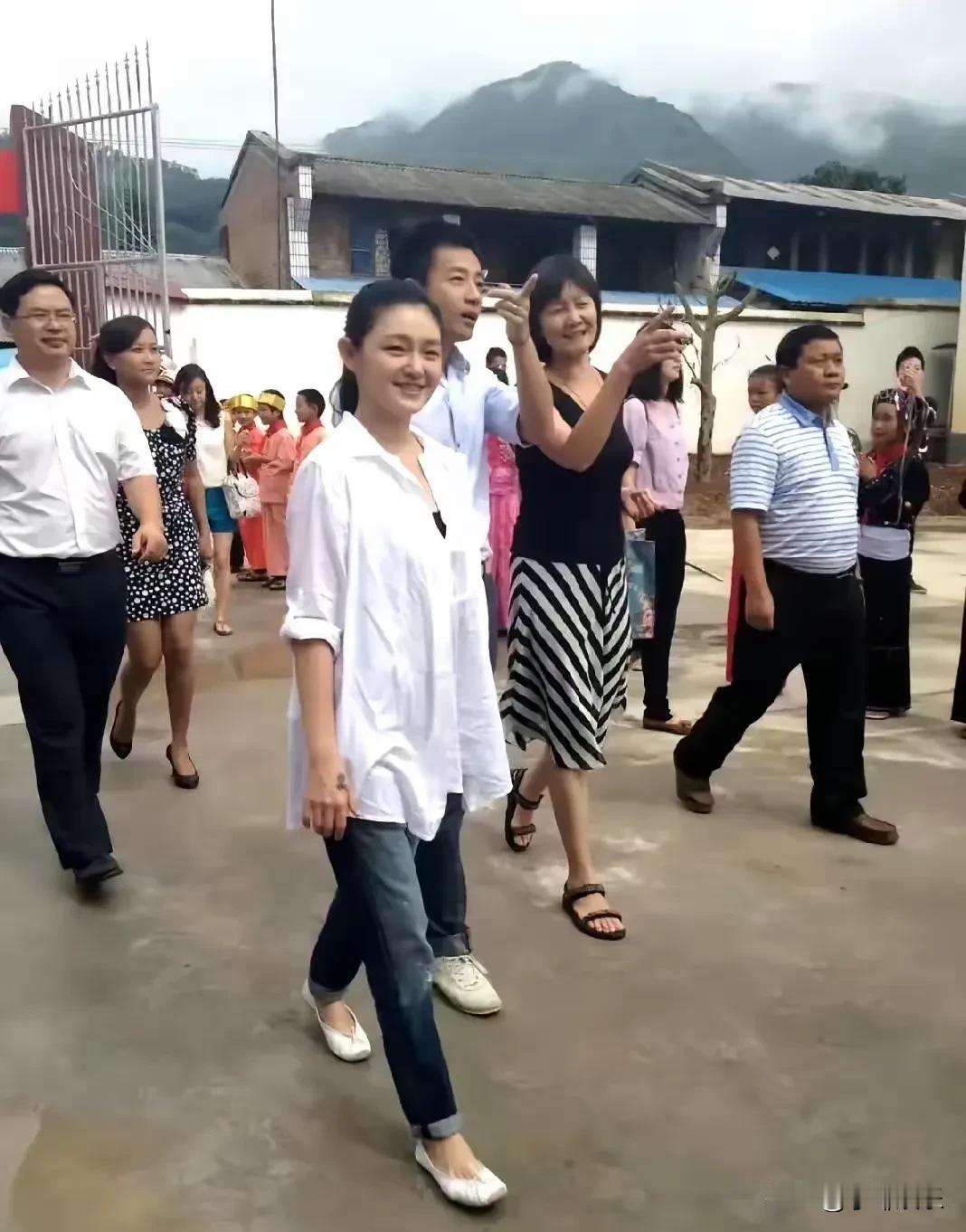 汪小菲刚认识大S的照片，那个时候他眼里满眼都是女友，爱惨了大S，把她当宝一样宠爱