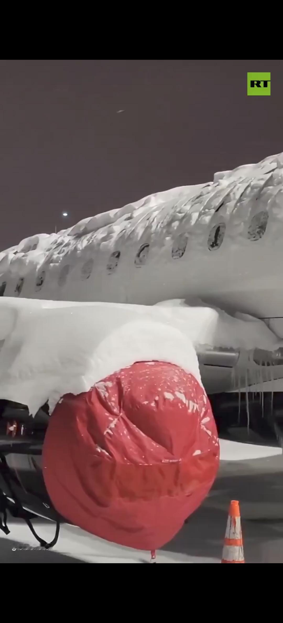 新闻快讯——50厘米暴雪侵袭多伦多皮尔逊机场 航班大面积取消城市交通瘫痪
 
多