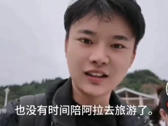 阿胜和阿拉回国后，他们的关系有了显著的进步，具体体现在以下几个方面：

情感更加