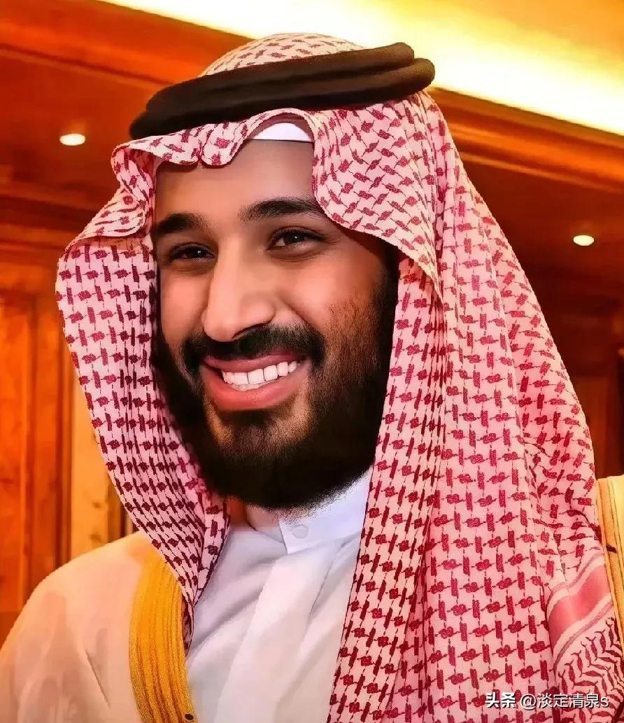 沙特这回是真把桌子给掀了。

这不，又调动了25艘超大油轮，满载5000万桶原油