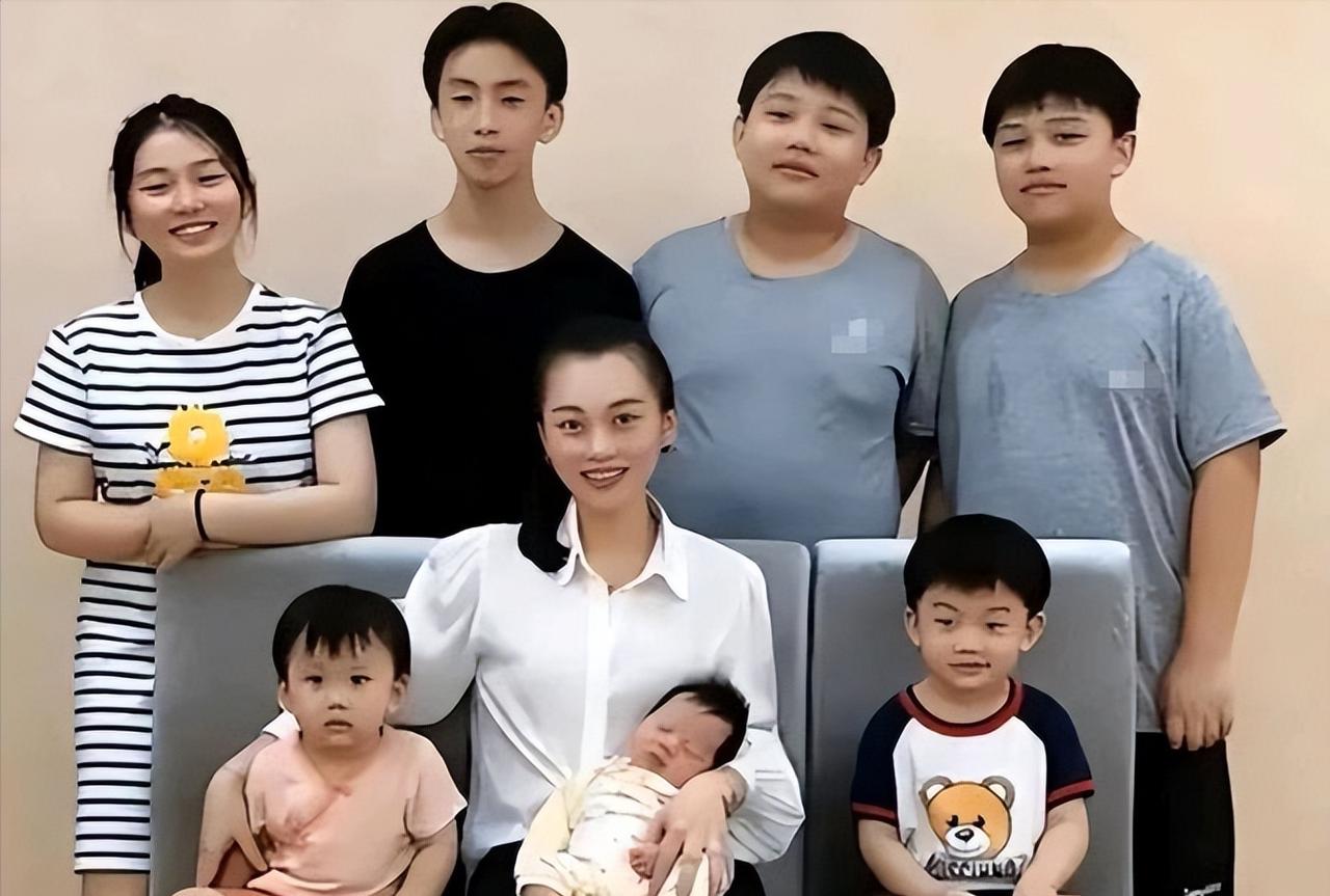 2006年，一个打工妹嫁给北大的高材生后，就给丈夫使劲生孩子，连续要了7个孩子，