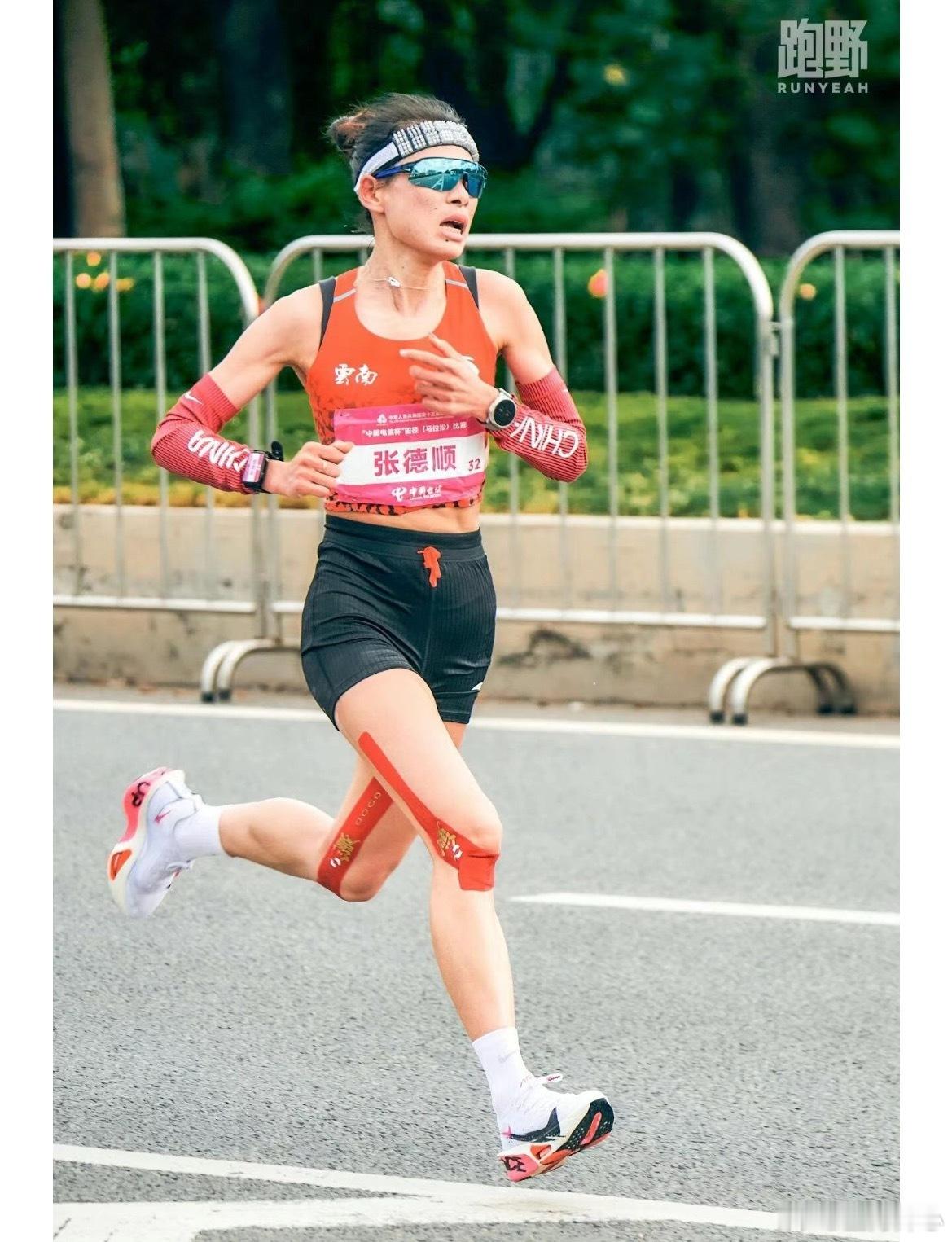 2025全运会马拉松项目男子组前三名：宁夏何杰 2:12:07冠军云南周鹏 2: