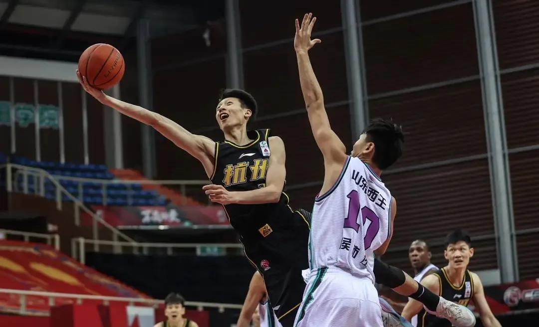 伦纳德30+8乔治33+7 哈登22+11杜兰特缺阵太阳主场不敌快船。首先恭喜快