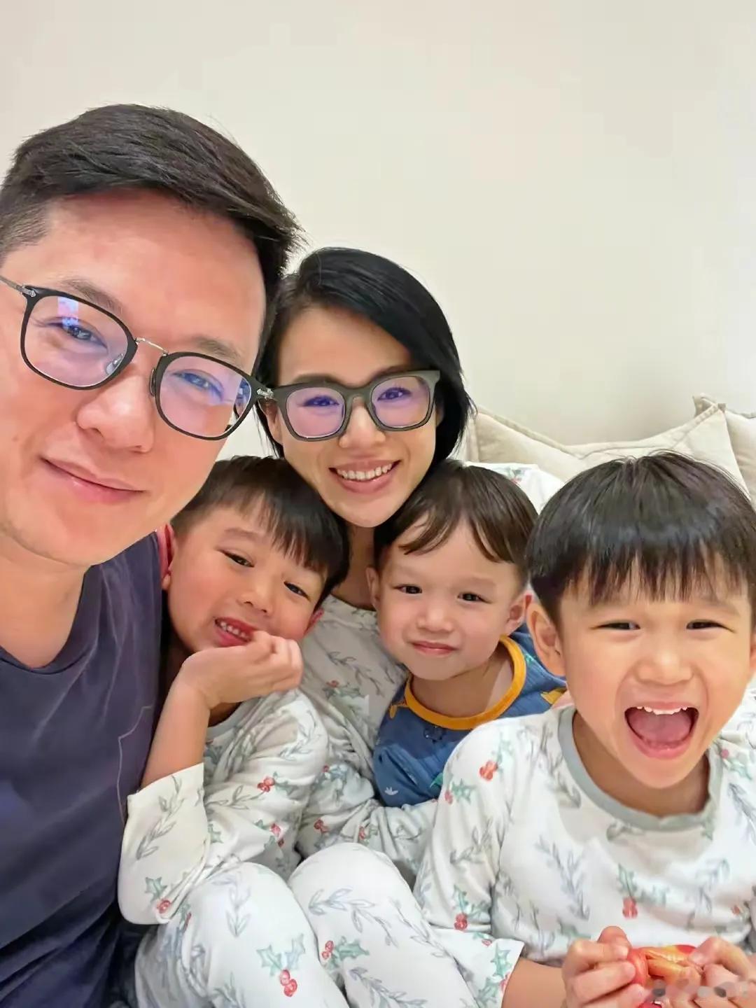 胡杏儿幸福的一家五口