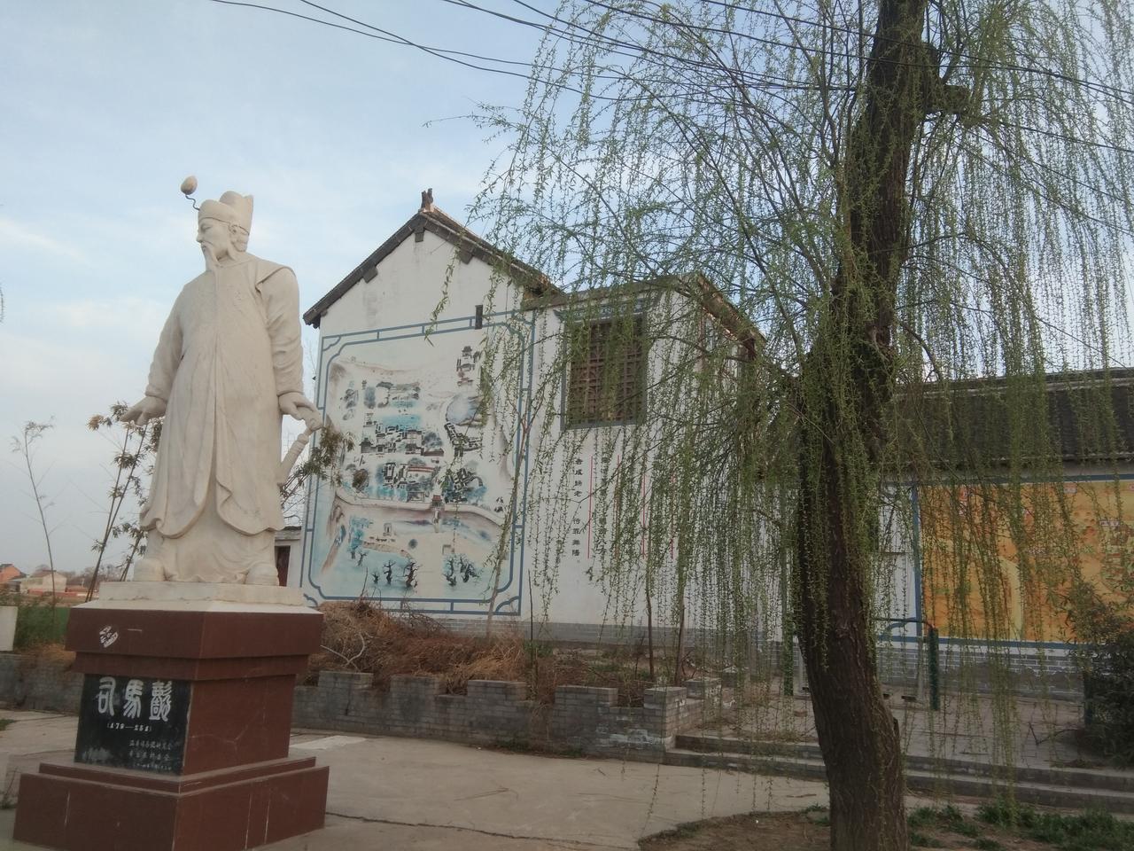 春寒
秋雨绵绵梅雨浓
物侯似改侵豫中
虽得黎庶喜开颜
亏却杨柳眷春风