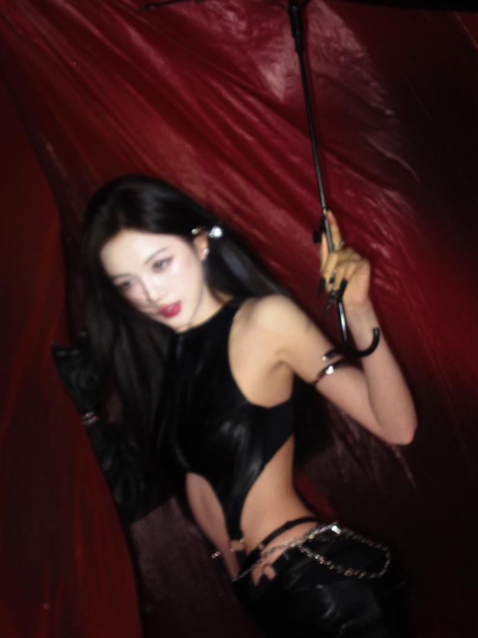 吴宣仪广州站演唱会复盘结束，身份的转换带来新的可能。舞台上的积累让她有底气探索未