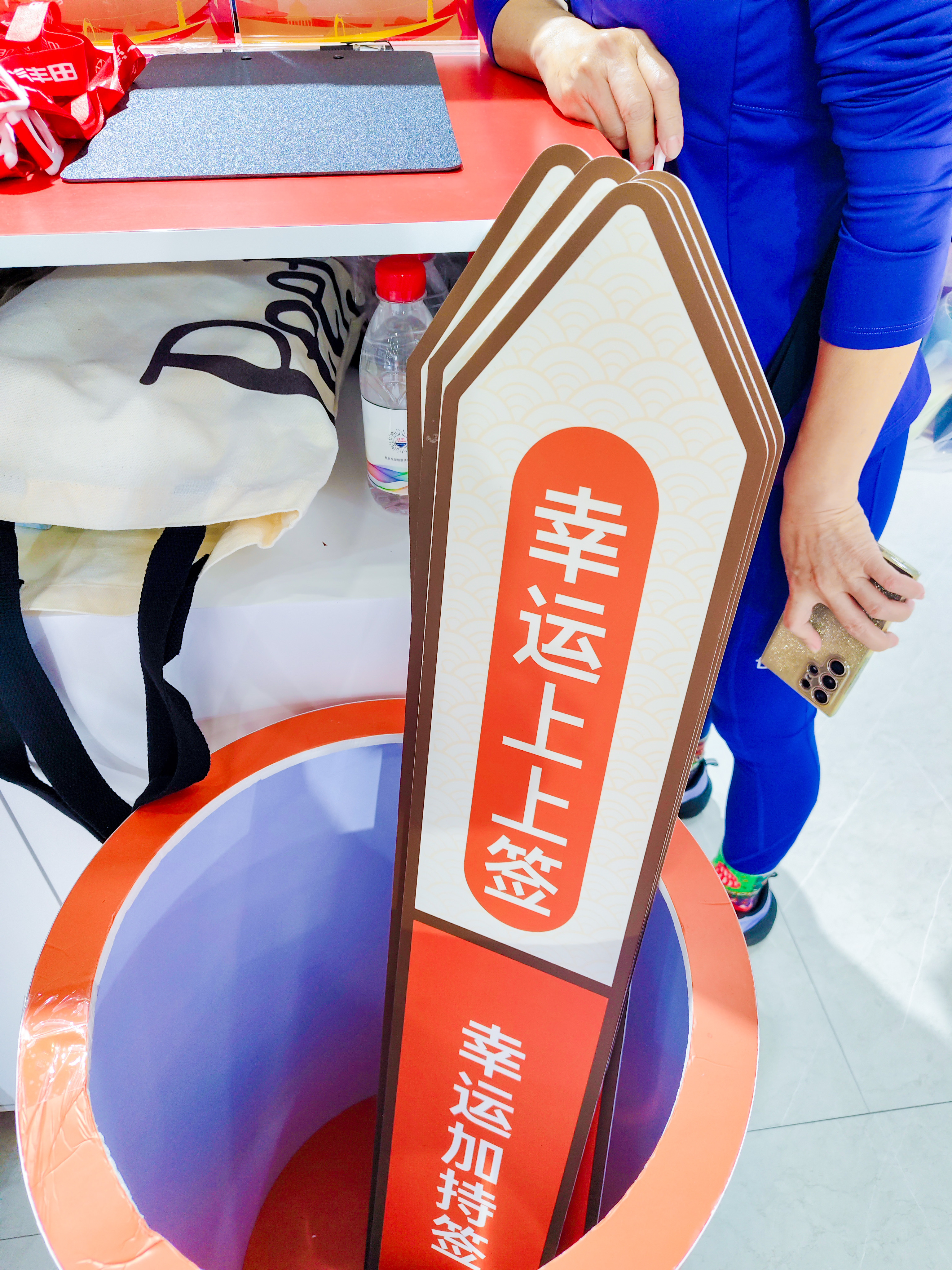 广马隐藏福利被我挖到了！2025 广马领物现场的铂智 7 展台，把 “抽奖福利”