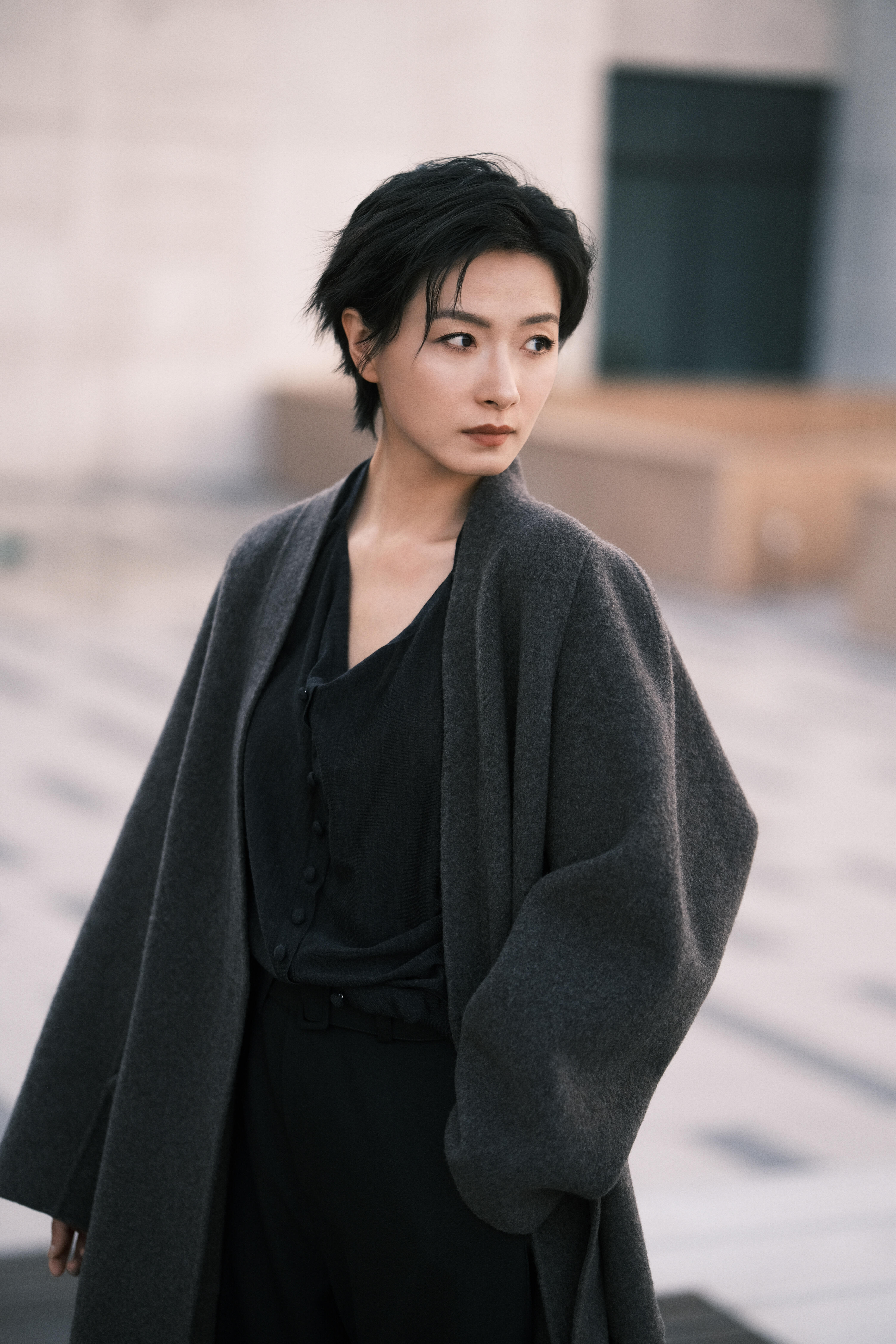 万茜好明媚的一张脸 万茜的明媚，带着一种清爽的底气。它不张扬，却不容忽视；它很温