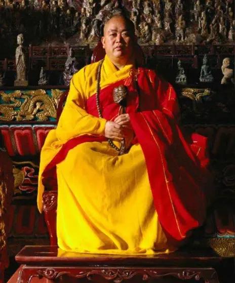 我们年年都会去寺庙烧香拜佛，但是许下的愿从来都没有实现过……！

原来，我们在佛