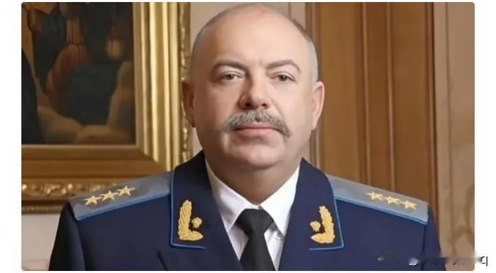 总检察长被抄家？
居住在法国也不安全。乌克兰前总检察长皮斯昆在法国的自己的别墅中