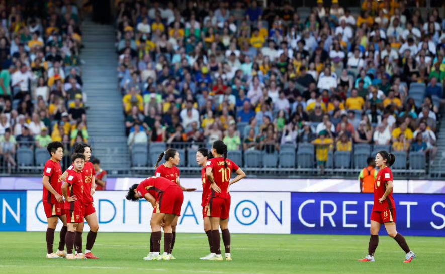 女足半决赛输给澳大利亚，算是情理之中了，王霜缺阵后整体实力有点差距。这届女足亚洲