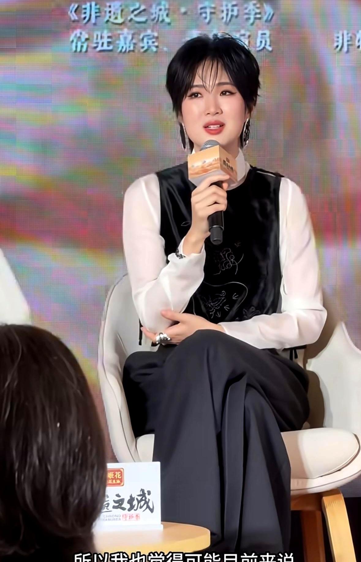 在《非遗之城》现场，当姚安娜开口时，台下不少人改了主意——别再死磕演员，去做专业