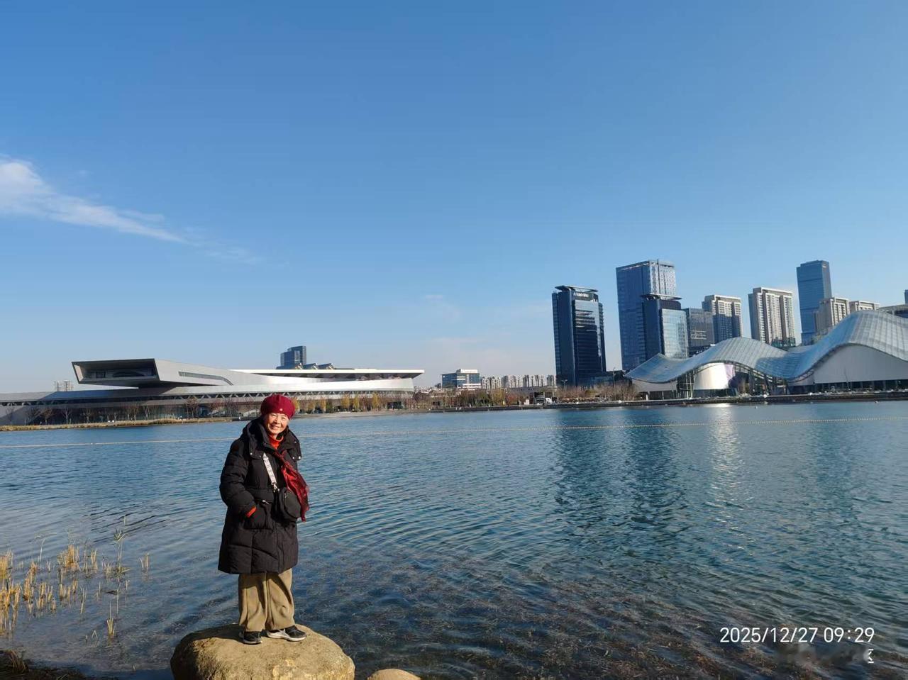 我身后的狮子山科技馆还约一个月左右可以开馆了，期待着。