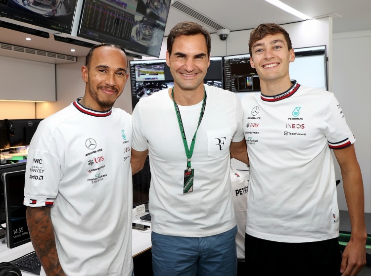 拉塞尔：22年曾和老汉提议让工程师坐进车里体验海豚跳 但被拒绝