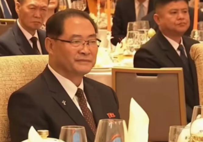 7月11日，我国为访华的朝鲜总理朴泰成一行举办纪念中朝友好合作互助条约签署65周