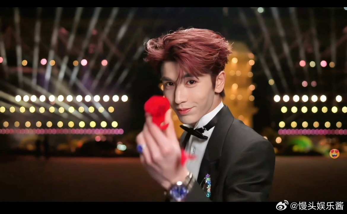 张凌赫、曾舜晞红毯怼脸图谁赢了 ​​​