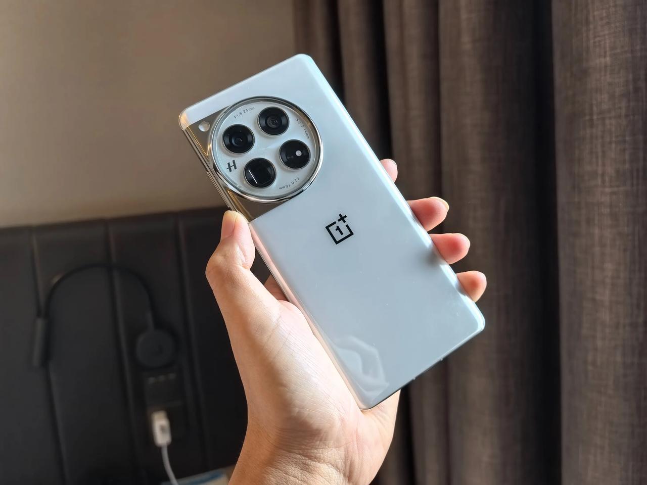 趁着618，终于拿下了心心念念的一加12手机！虽然它已经发布半年多了，但是回过头