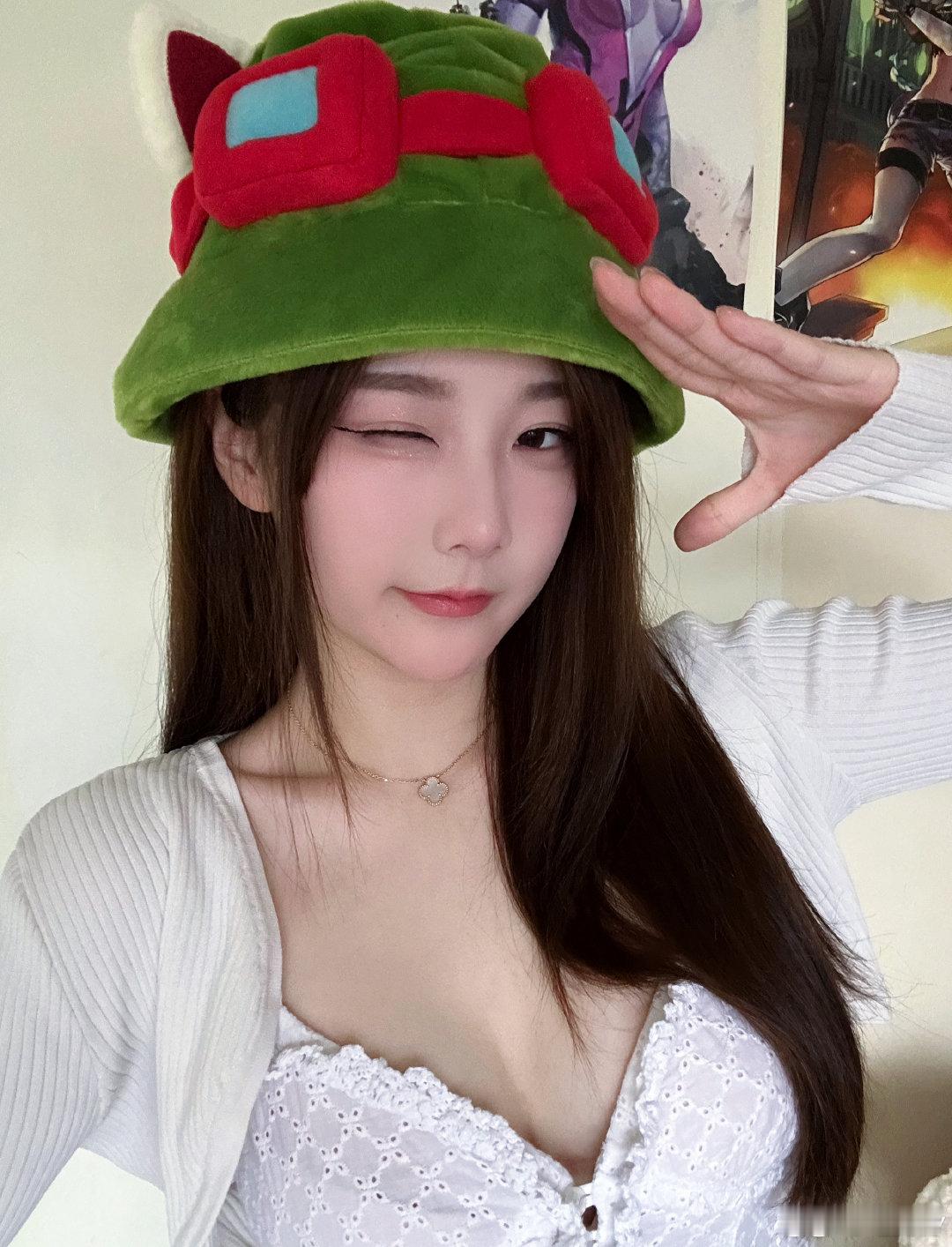 今日解说Kitty发博：提莫队长！新赛季开始啦，今年支持哪支战队？大家觉得Kit