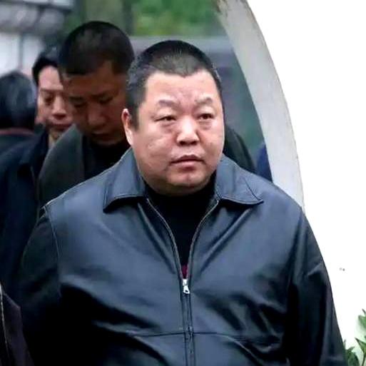 臧天朔走到生命最后那阵子，身体已经瘦得很厉害，重病把人折腾得没了力气。
网上一直