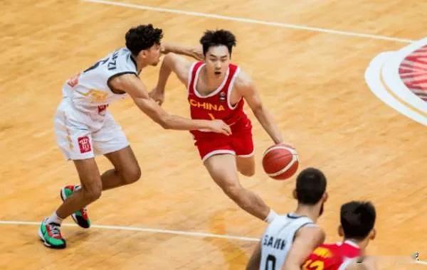 昨晚中国U18男篮在亚洲杯季军争夺战中大胜东道主约旦队，但是胜利的背后，突如其来