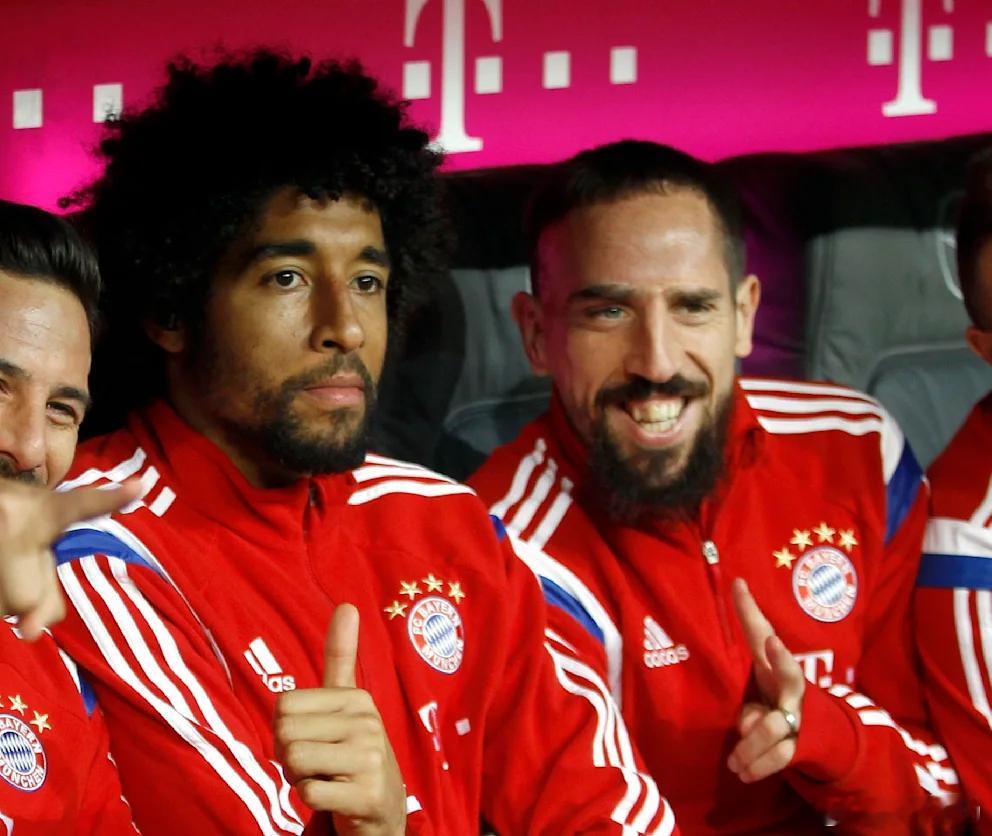 42岁的丹特将有望接手拜仁业余队，他将会在今年夏天从尼斯退役，而他的教练团队或许