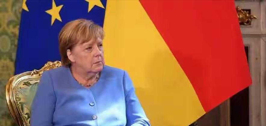 默克尔突然爆料，令全世界极度震惊！导致俄乌冲突大爆发的居然不是老美，而是波兰刻意