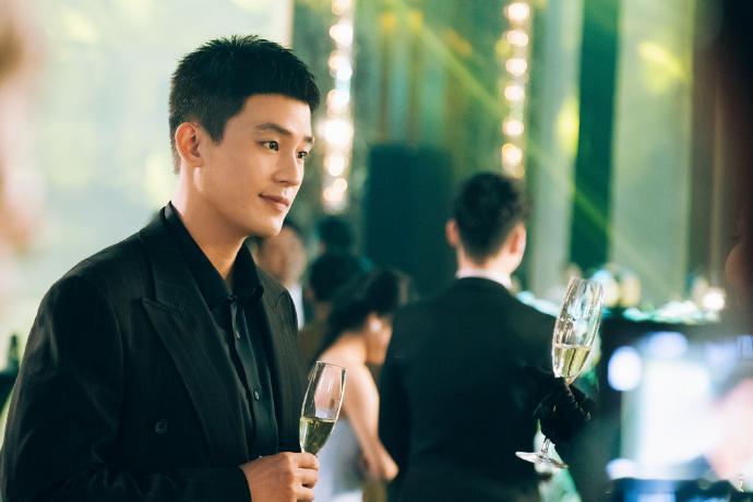留给欧豪的职业不多了 欧豪本职是演员，副业是男高、男大、警察、士兵、企业家、律师