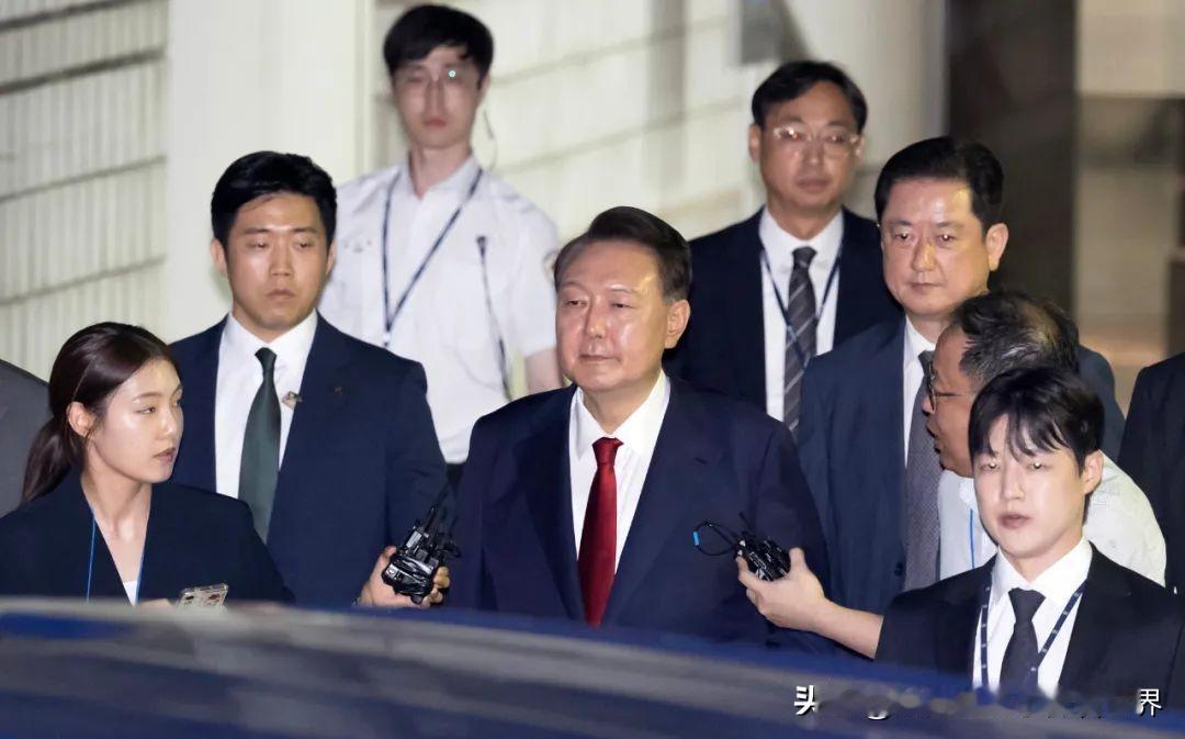 尹锡悦这次真的错了，一点都不体面，好好配合就对了，结果又被抓了！消息称，韩国首尔
