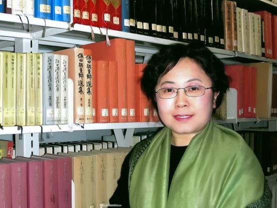 为南京大屠杀“洗白”，声称中国的年轻人是生活在“猪舍”里的肮脏生物，湖北大学教授