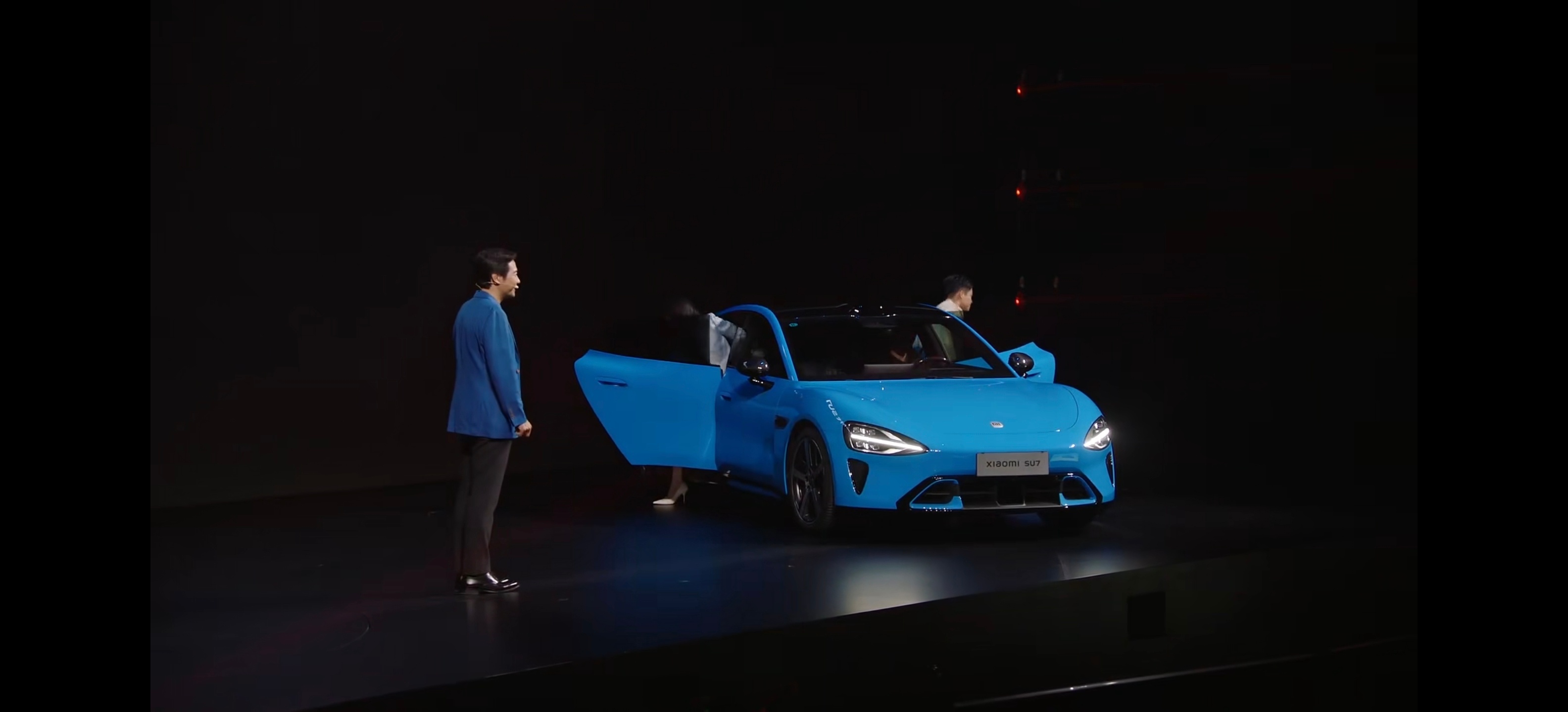 小米发布会全新一代SU7非常好看！两位代言人也登场啦！ 