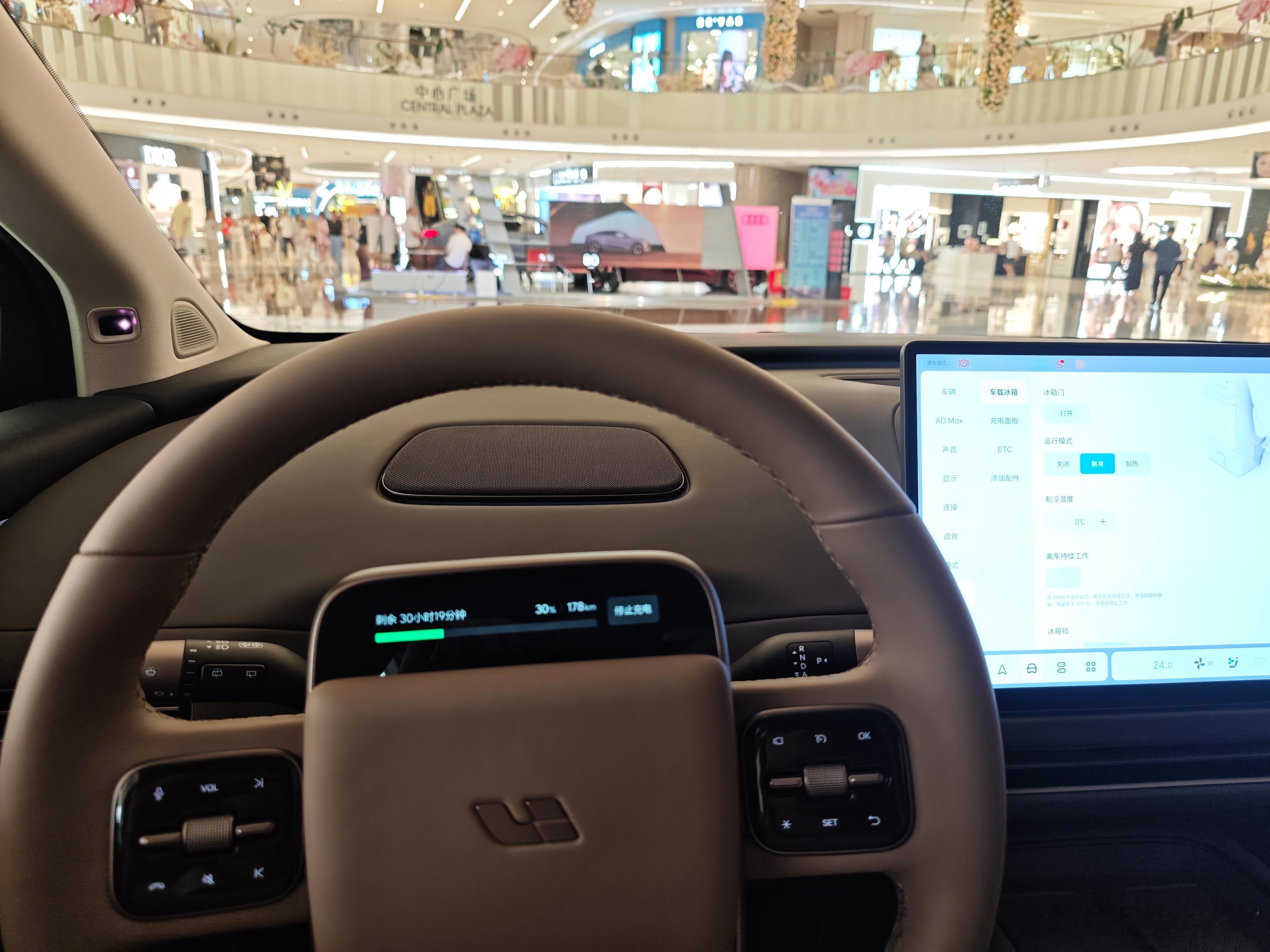 理想i8 这个主驾驶前面的扬声器，本来以为会有什么黑科技，来实现定向发声的神奇效
