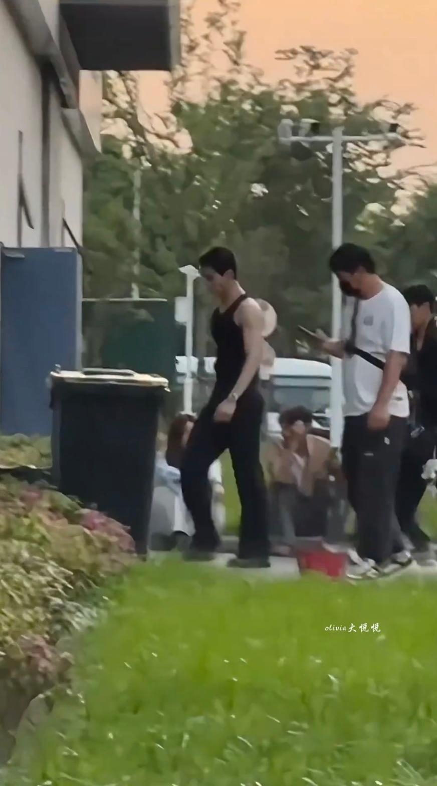 嘻嘻嘻，我爱陈星旭这一款甜心猛男。[羞嗒嗒] ​​​
