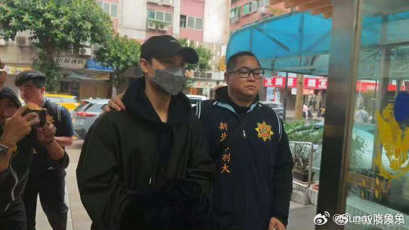 王子邱胜翊涉嫌逃兵役遭台检警拘捕据台媒，中国台湾省新北地检署针对逃兵役案，发动第