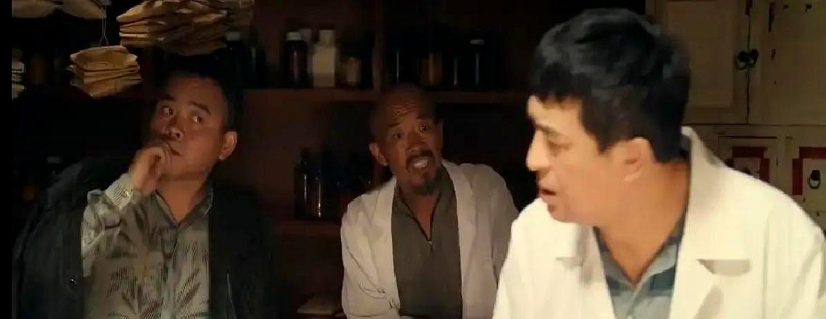 胡三元终身未娶，心里的人却不是忆秦娥。

他出狱后跑去省城，靠敲背手艺给外甥女忆