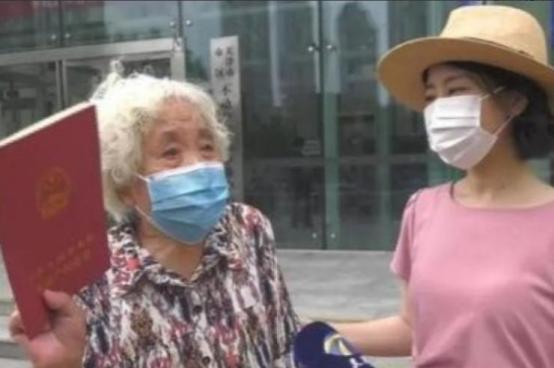 2020年，结婚57年，连买菜刀都要AA制的天津八旬老夫妻，终于离婚了。谁知刚离