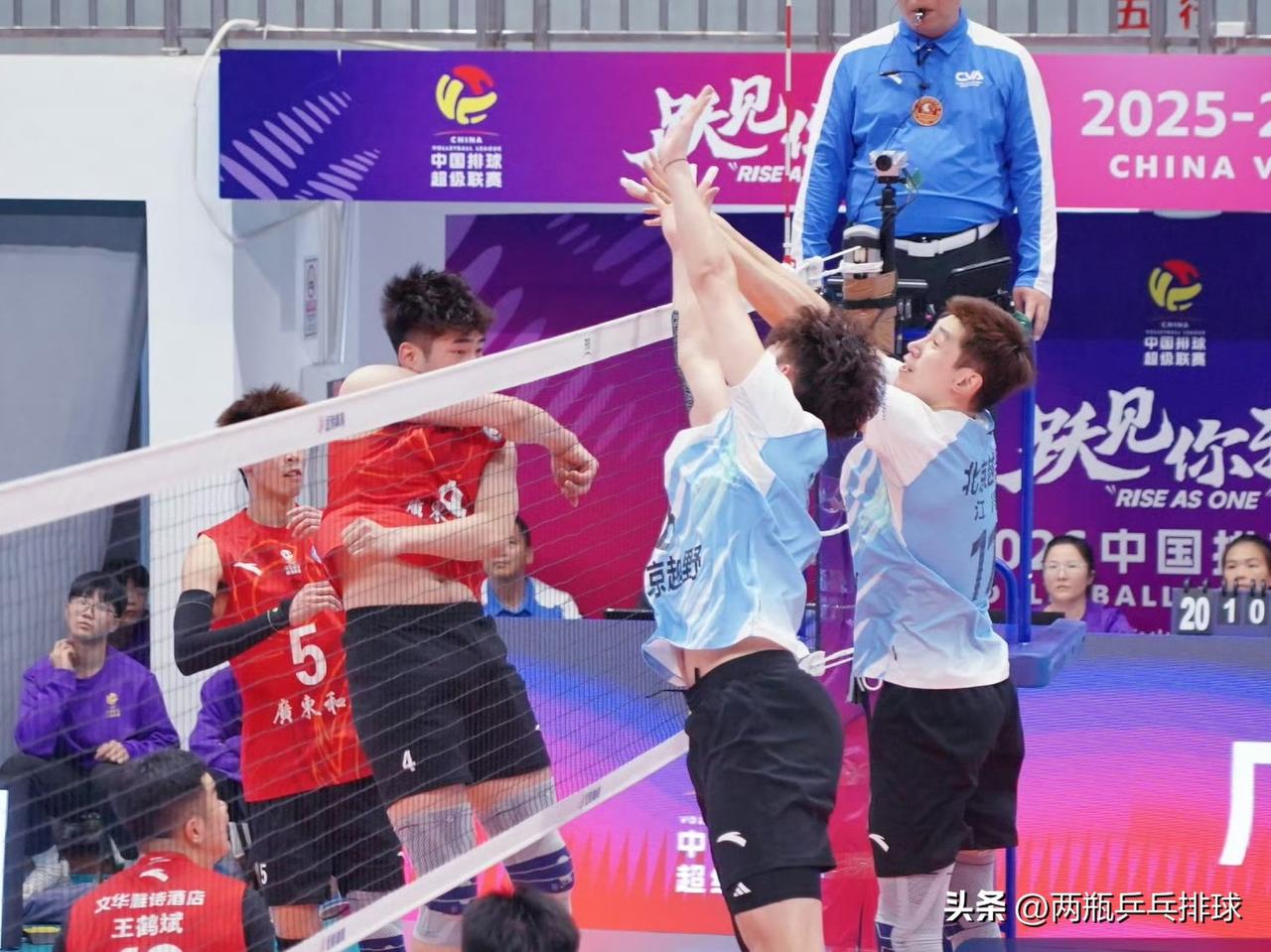 江川表现令人大跌眼镜，两局挂零，北京0-3不敌广东！
男排联赛5-8名排位赛首回