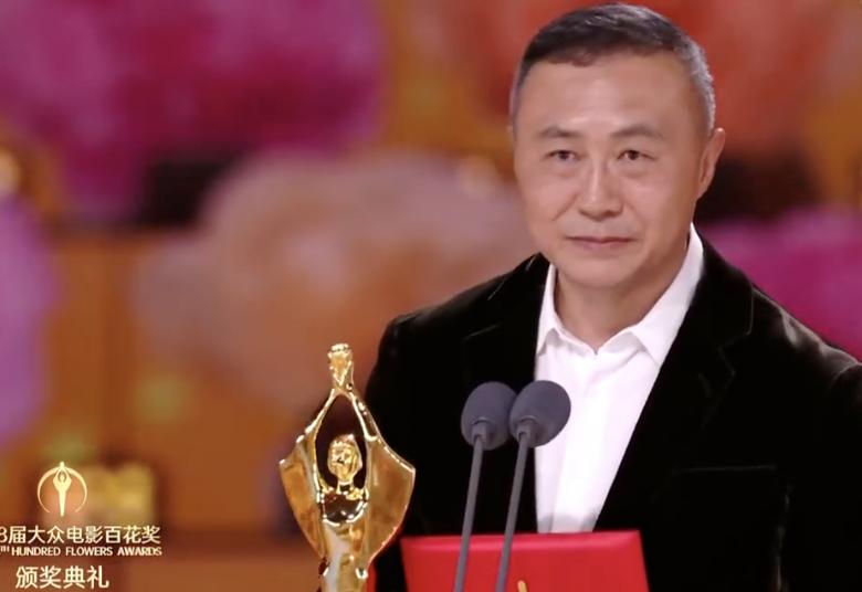 百花奖颁奖典礼上最讽刺的一幕就是《哪吒》获奖时，台下圈内人无人站起来为这部电影欢