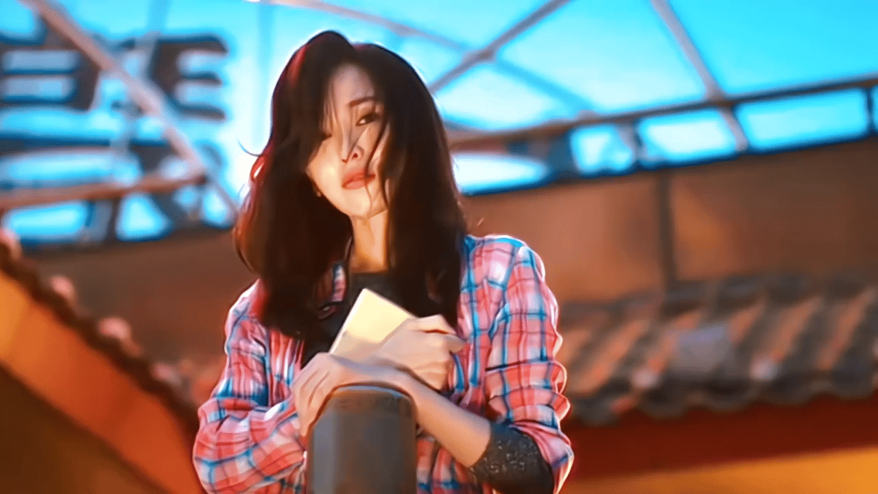 唐嫣人生镜头上新唐嫣在《人之初》码头奔跑的镜头太绝了！黑裙卷发，海风中奔向自由，