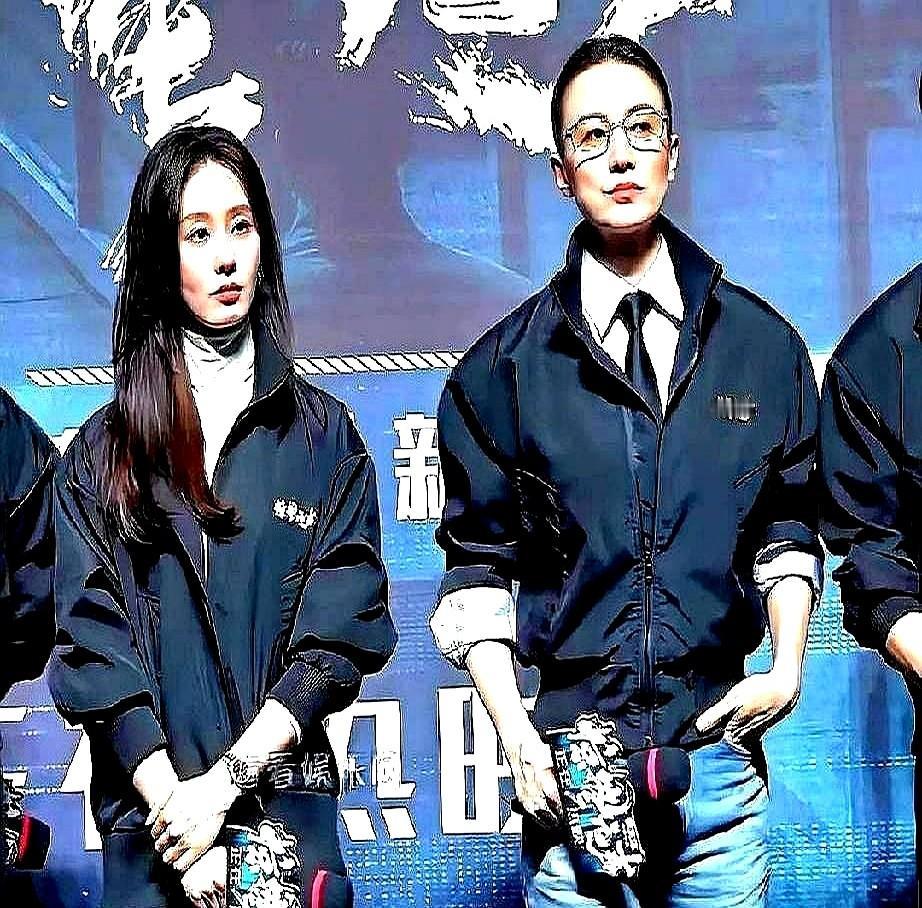 谁能想到，杨幂和刘诗诗时隔16年的世纪同框，热度竟然被宋佳一个眼神压过去了。
