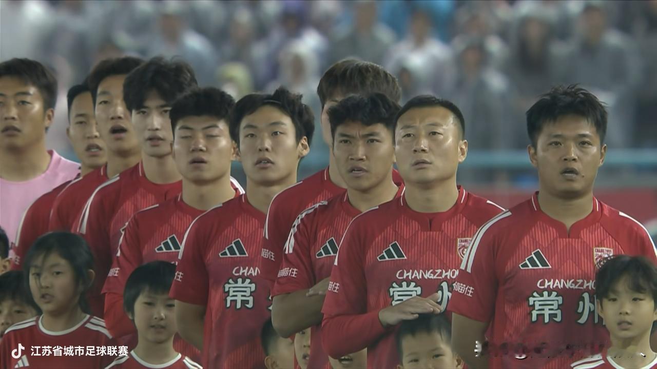 苏超联赛常州V南通开幕了，又是一个狂欢夜。
苏超常州队