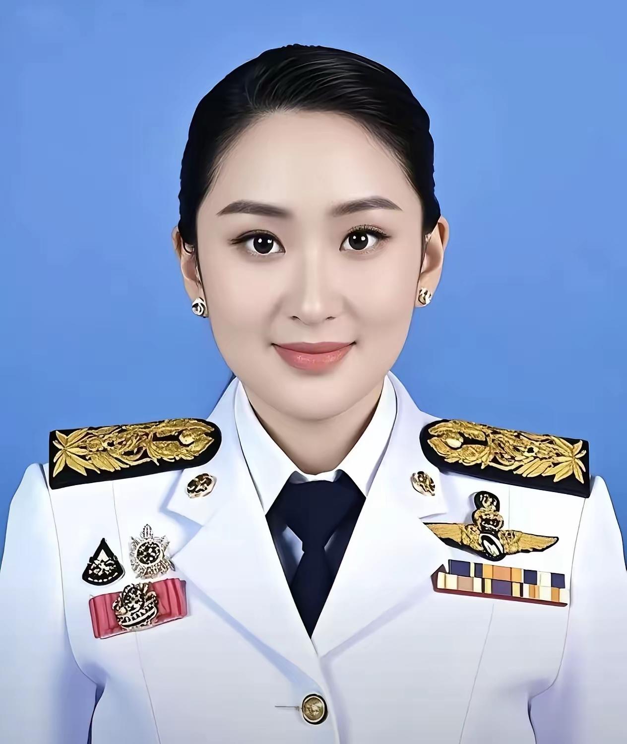 快报！
泰国宣布
12月24日泰国看守总理阿努廷突然宣布，要以自豪泰党候选人身份