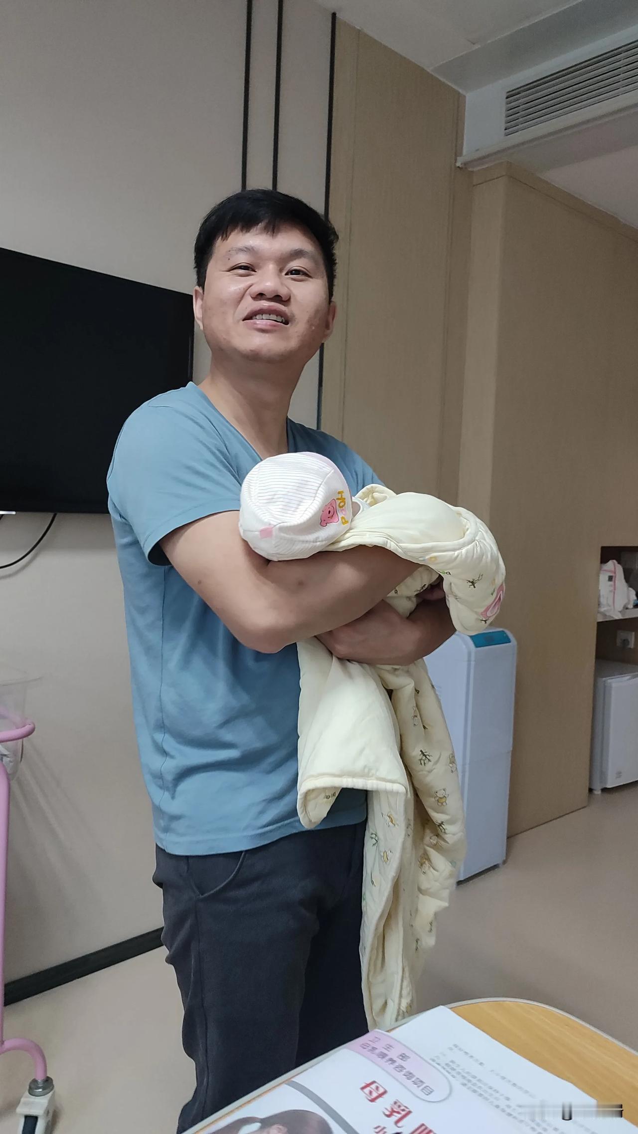 感谢大家的祝福呀，我都收到了，没办法一一回复[送心][送心][送心]
视频估计要