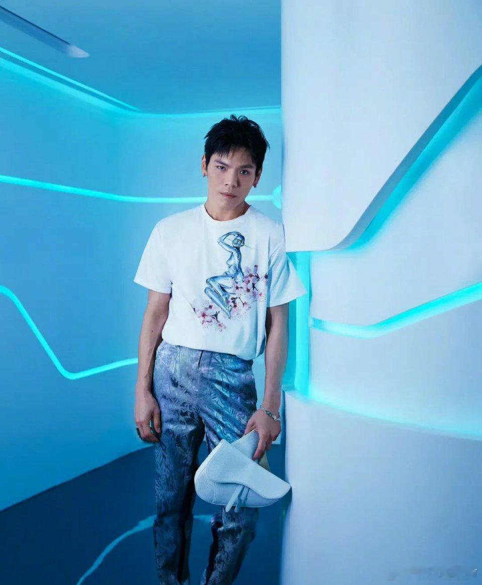 向佐郭碧婷为尼泊尔捐赠医院默默深耕公益太赞！从初级医院到中型医院，实实在在守护尼