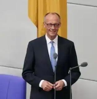 2月25日，德国总理默茨还懂得“自嘲”，他在与中方会谈时说：“我知道，我的前任们