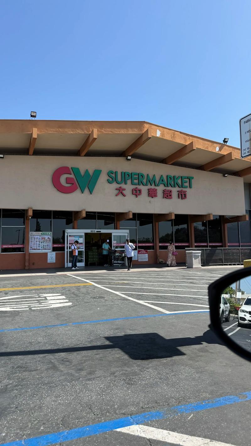 【70岁老司机酿车祸3死7伤，安全区秒变鬼门关】
洛杉矶韦斯特伍德区华人超市猛遭